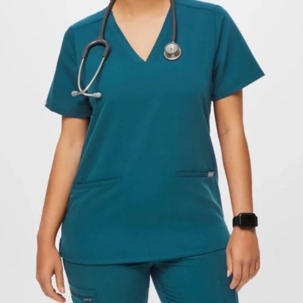 Figs Casma three pocket top Caribbean Blue